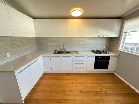 33 Portman Rd, Mt Wellington - Photo 2