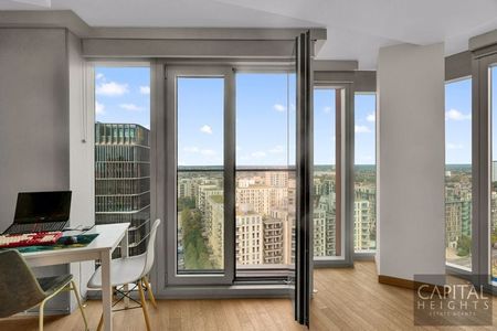 Manhattan Loft Gardens, International Way, London - Photo 3