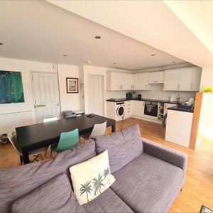 1 bedroom in a house share to rent - Photo 2