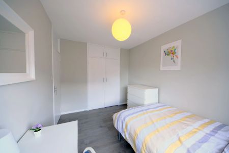 28 Hereford Street – Room 4 - Photo 3