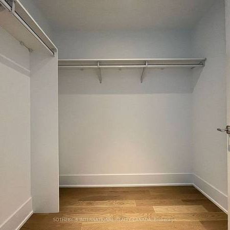 Bloor & Parliament Modern +Stunning 3Bdrm 1Parking 1Locker Upgraded - Photo 3