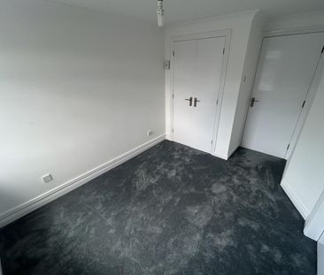 Spinners End Drive, Cradley Heath, West Midlands - Photo 4