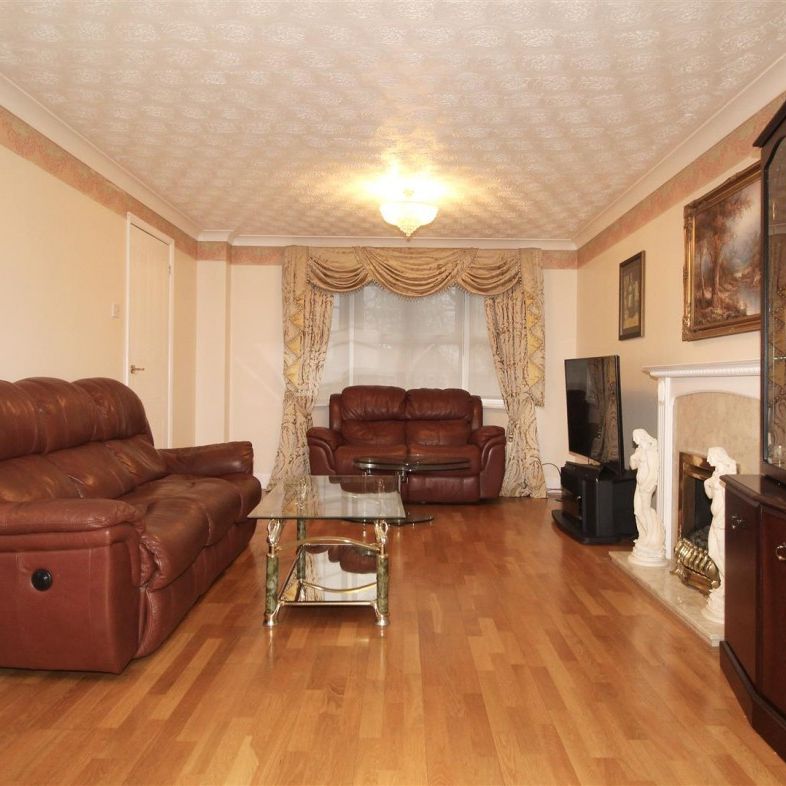 5 Bedroom House - Detached To Let - Photo 1