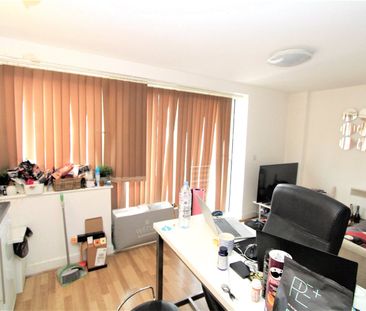 High Street, Southampton, SO14 - Photo 1