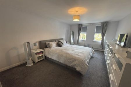 2 Bedroom Apartment HOMEOW - Photo 3