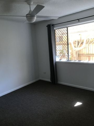 2bed 1bath renovated Beach Shack 60m to Nobbys Surf Club - Photo 2