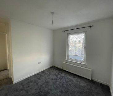 4 bedroom terraced house to rent - Photo 3
