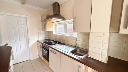 3 bedroom terraced house to rent - Photo 5