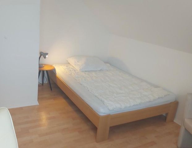 Möbliertes Zimmerin ruhiger Lage - Ditzingen-Hirschlanden - Photo 1