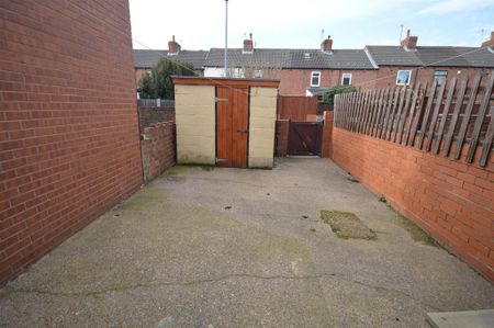 2 bedroom terraced house to rent - Photo 4