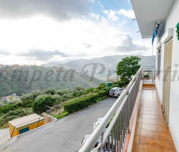 Townhouse in Cómpeta, Inland Andalucia at the foot of the mountains - Photo 1