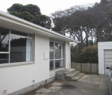 Cute Two Bedroom Unit in a Fantastic Location! - Photo 3