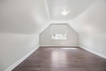 For Lease - 207 Maplehurst Avenue, Toronto, Ontario - Photo 2