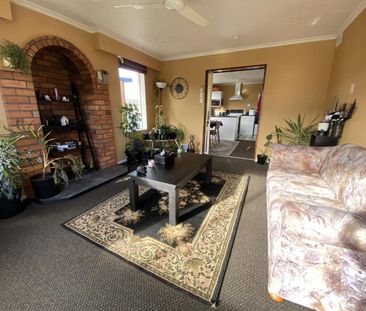 Strathearn Family home - Photo 5