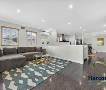 Smart and Stylish Three-Storey Townhouse in Fremantle - Photo 3