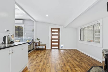 Charming Family Home - Photo 4