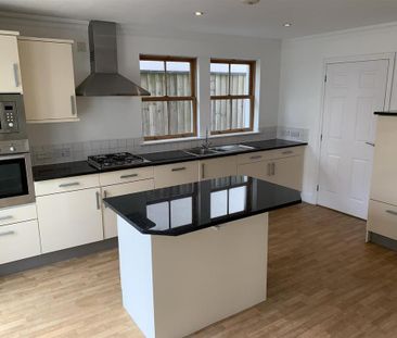 4 bedroom detached house to rent - Photo 5