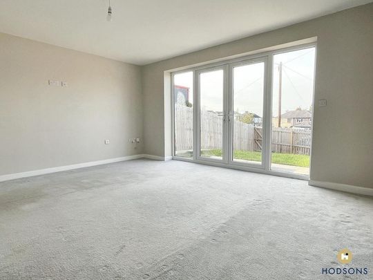 4 bedroom semi-detached house to rent - Photo 1