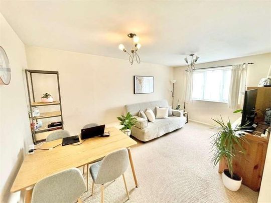 Walpole Road, Slough, SL1 - Photo 1