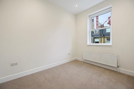 4 bedroom flat to rent - Photo 3