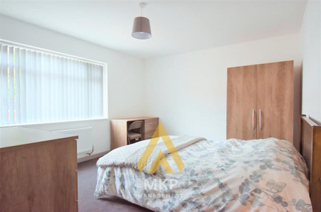 5 bedroom end of terrace house to rent - Photo 4