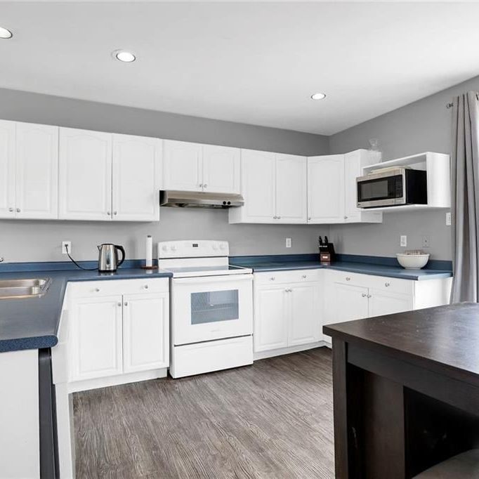 For Lease - 213 Wellington Street, London East, Ontario - Photo 1