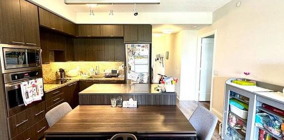 Yonge/Sheppard Luxurious 2Bdrm Chef's Kitchen 1Parking 2X Locker - Photo 2