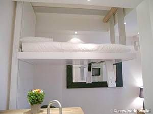 Logement à Paris, Location meublée - Photo 5