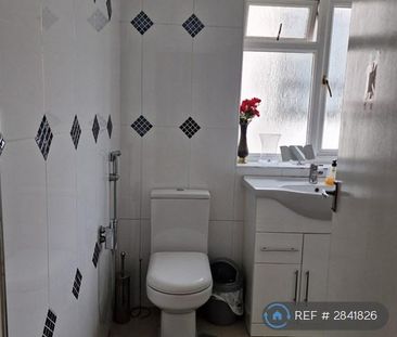 1 bedroom in a house share to rent - Photo 6