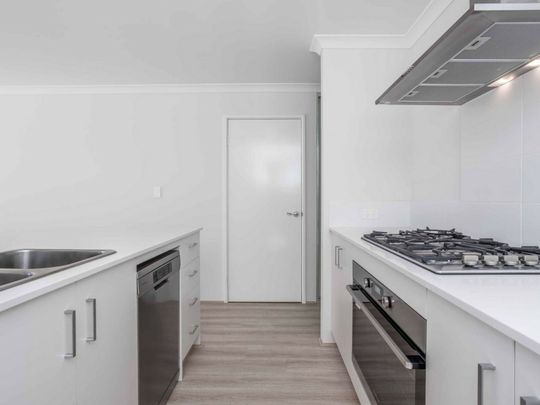 Brand new home awaiting it's family - Photo 1