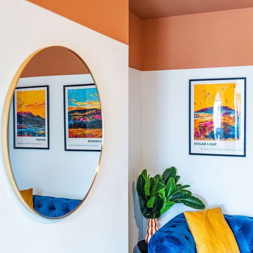 Newley refurbished property close to UHW Room 1 - Photo 1