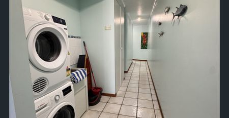 Beachfront Bliss: Furnished 3 Bed, 2 Bath Oasis at South Mission Beach! - Photo 5