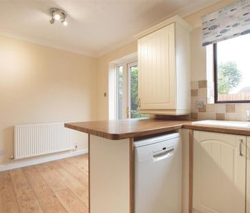2 bedroom semi-detached house to rent - Photo 2