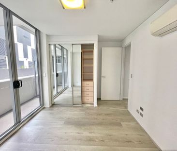 Modern 1 bedroom plus study apartment located in the heart of Zetla... - Photo 4