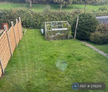 3 bedroom semi-detached house to rent - Photo 2