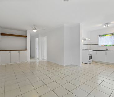 Low Maintenance Two Bedroom Unit in Yeronga - Photo 2