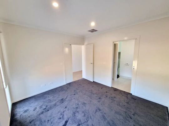 “Spacious Near New Family Home in Popular Mt Atkinson!” - Photo 1