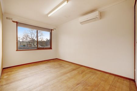 Spacious Family Home with Versatile Floorplan and Generous Yard - Photo 2