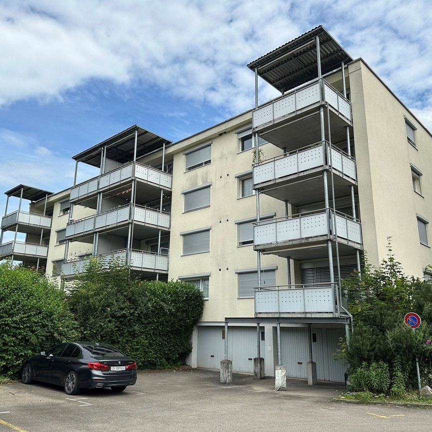 2.5-Zimmer-Wohnung im Hochparterre links mit grossem Balkon - Photo 1