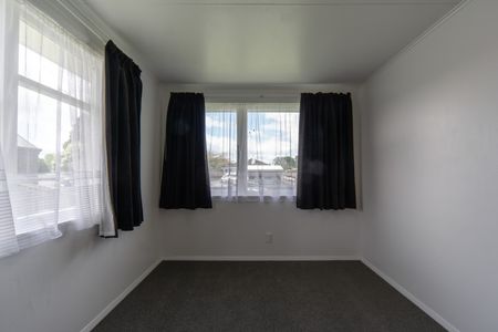 Recently Refurbished Three Bedroom - Photo 5