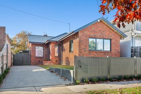 13 Deakin Street, Mitcham - Photo 5
