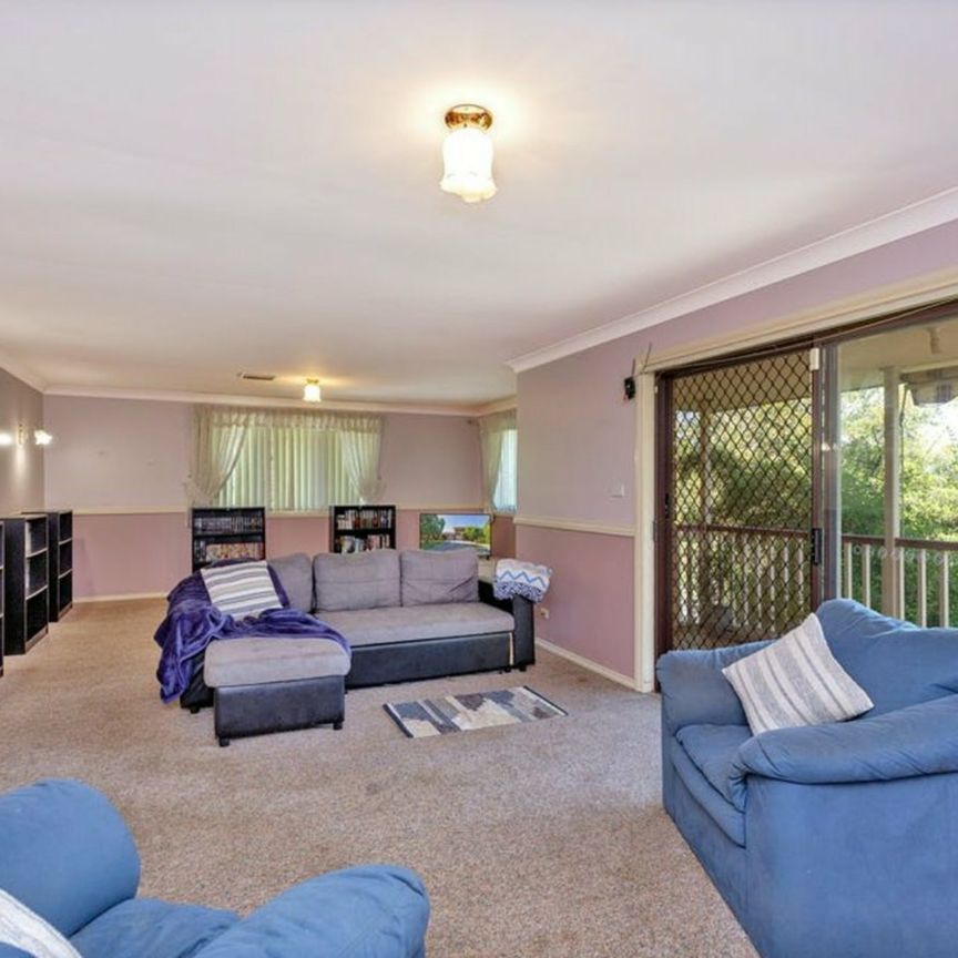 Spacious 4-Bedroom Home in Hillvue – Garage & Double Carport - Photo 1