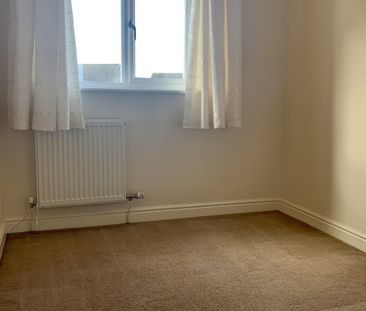 Charles Melrose Close, Bury St. Edmunds, Mildenhall - Photo 4