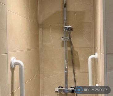 1 bedroom in a house share to rent - Photo 6