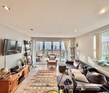 2 bedroom flat to rent - Photo 2