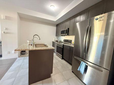 For Lease - 1071 Lockie Drive, Oshawa, Ontario - Photo 3