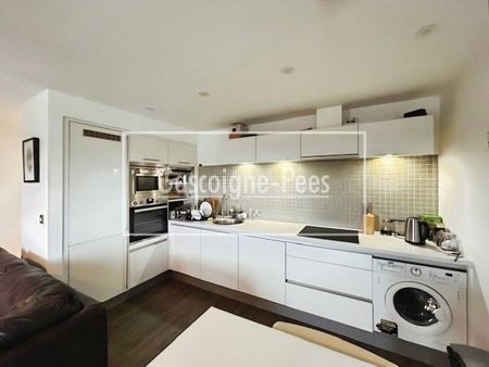 The Courtyard, Beggarwood, Basingstoe... - Photo 3