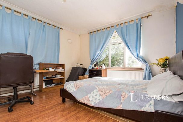 4 bedroom bungalow to rent - Photo 1