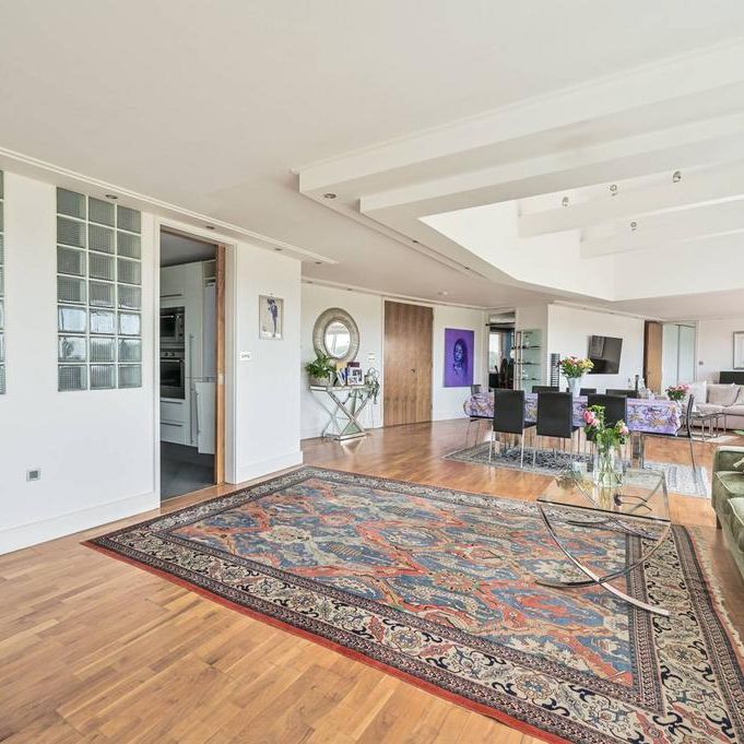 4 bedroom flat to rent - Photo 1