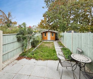 3 bedroom end of terrace house to rent - Photo 2